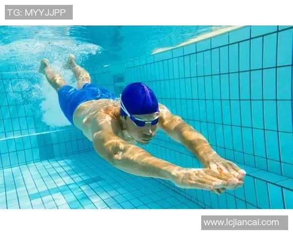 突破极限，泳池中的飞翔：探索游泳运动员背后的坚韧与荣耀